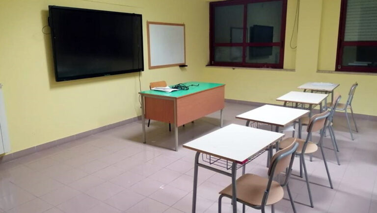 Anagni – L’Amministrazione interviene alla scuola di Finocchieto. Consegnate due aule al II Comprensivo