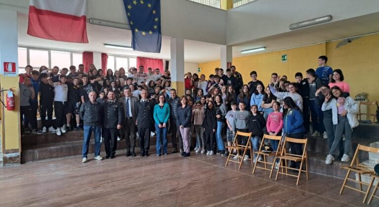 Torrice – I Carabinieri incontrano gli studenti della Scuola Secondaria