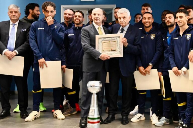 Cittadinanza onoraria per il Frosinone Calcio: al Benito Stirpe serata di premi ed emozioni forti