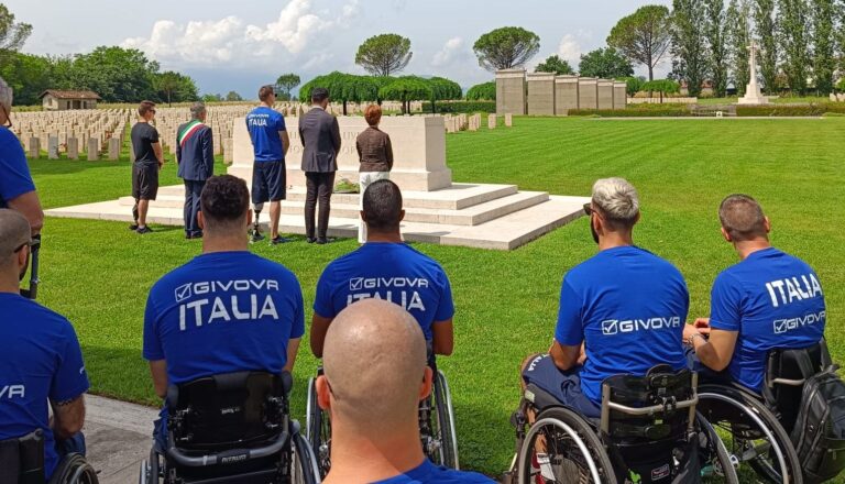 Cassino – La Nazionale Italiana e quella canadese rendono omaggio ai caduti della seconda guerra mondiale