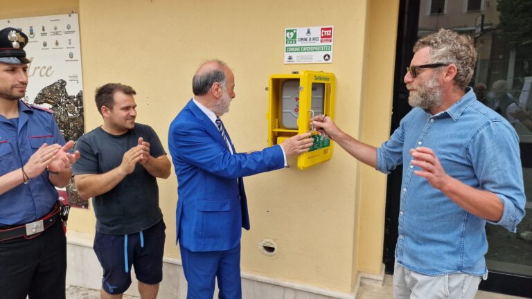 Arce, donato un defibrillatore alla cittadinanza