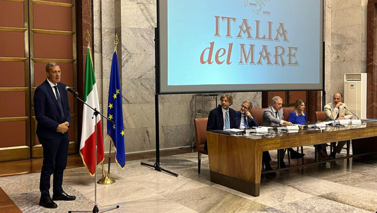 Giovanni Acampora alla presentazione dei cinque francobolli dedicati all’Italia del Mare