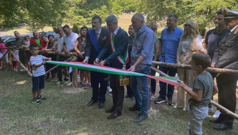 Veroli – Inaugurazione del Parco Avventura. Il taglio del nastro con il sindaco Simone Cretaro e il presidente del Consiglio provinciale, Gianluca Quadrini