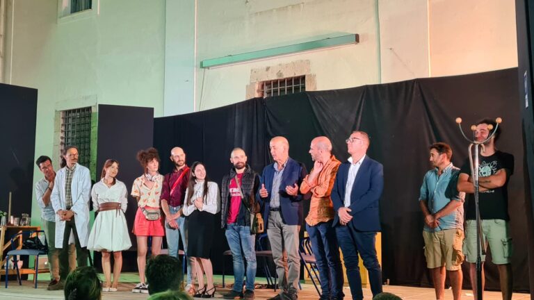 Grande presenza di pubblico per “Ciao Doc!”, una divertente commedia diretta da Luca Gabos