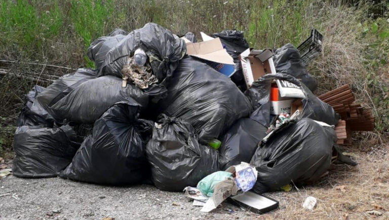 Roccasecca – Ritrovamento rifiuti abbandonati, il sindaco Sacco: “I trasgressori verranno sanzionati in maniera esemplare”