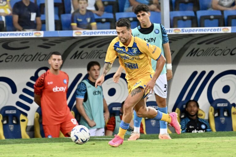 Frosinone-Napoli 1-3, esordio amaro per i giallazzurri