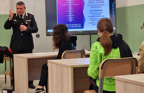Sora, i carabinieri incontrano gli studenti del Liceo Valente: “Siamo al vostro fianco per ogni esigenza”