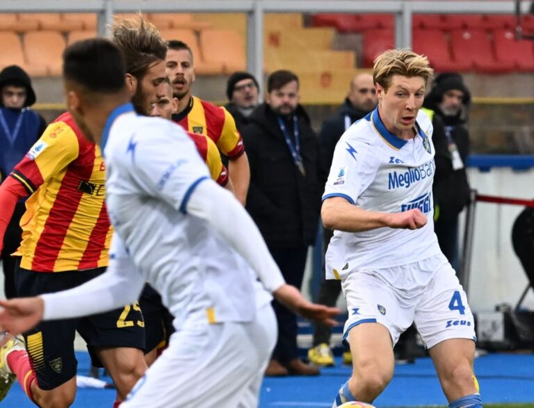 Ennesima sconfitta esterna per il Frosinone: vince il Lecce 2-1