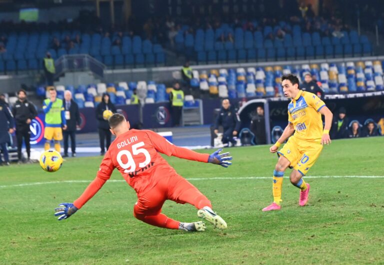 Il Leone cala il poker in casa dei Campioni d’Italia e vola ai quarti di finale di Coppa Italia: Napoli-Frosinone 0-4