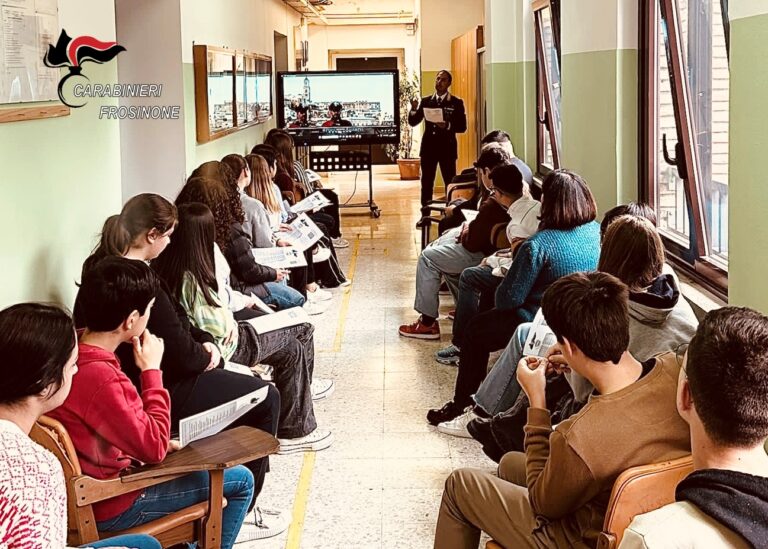 I Carabinieri incontrano i ragazzi del Liceo Classico “Vincenzo Simoncelli”