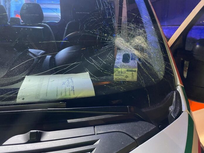 ambulanza vandalizzata