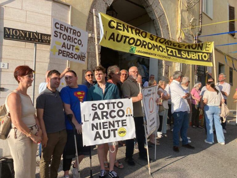 Frosinone – ZTL al centro storico: “Il Comune smetta di tergiversare”