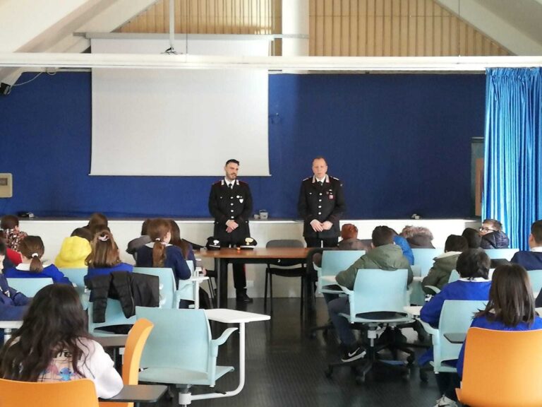 Anagni – “Cultura della Legalità” Incontri dei Carabinieri con gli studenti dell’Istituto Comprensivo II.