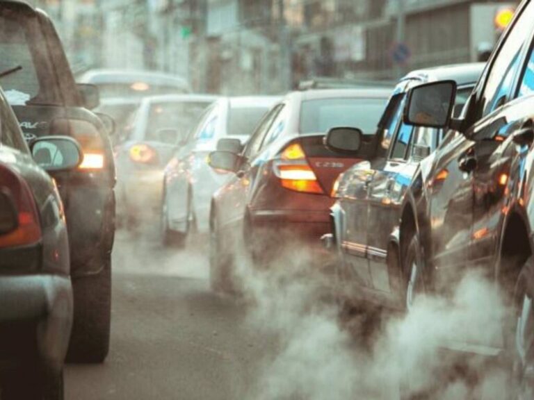 Frosinone, niente da fare: smog sempre alle stelle, nuove limitazioni del traffico. Ma serviranno controlli