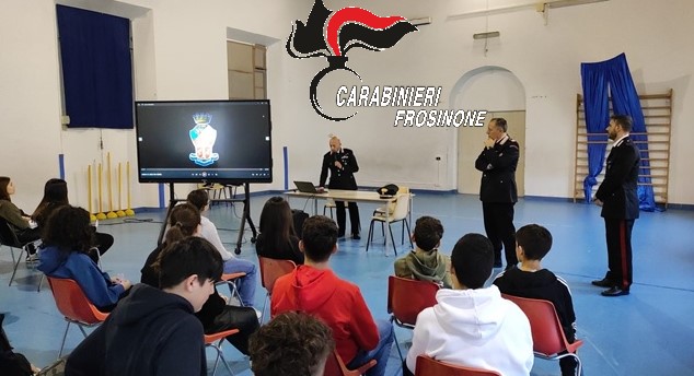 Anagni, progetto legalità: i carabinieri incontrano gli studenti del “Comprensivo I”. Tanto l’interesse dei ragazzi