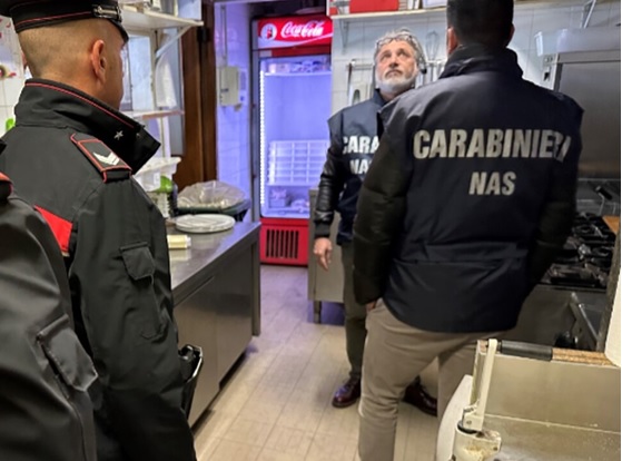 Pessime condizioni igienico-sanitarie per un ristorante: sospeso e multato