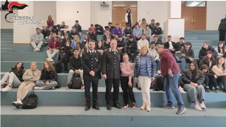 Anagni – Continuano gli incontri con i carabinieri per educare i ragazzi alla legalità