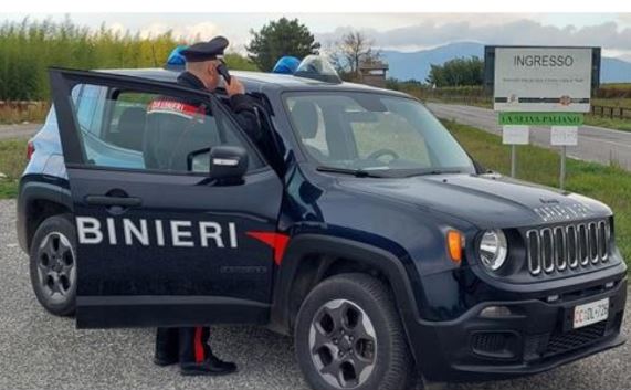 Insulta e minaccia l’ex moglie davanti ai carabinieri: nei guai un 50enne