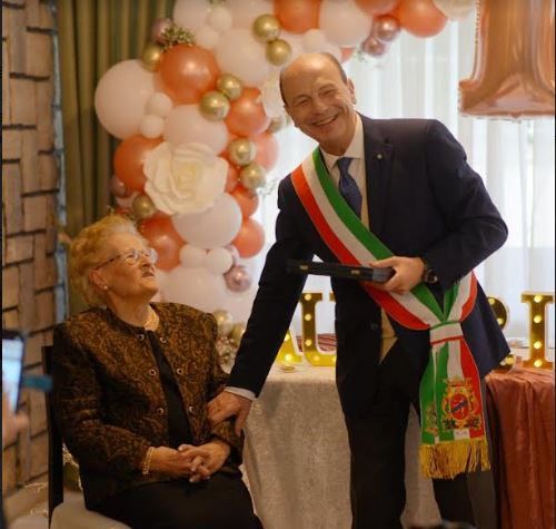 Frosinone, Nonna Teresina compie 100 anni: gli auguri del Sindaco Mastrangeli