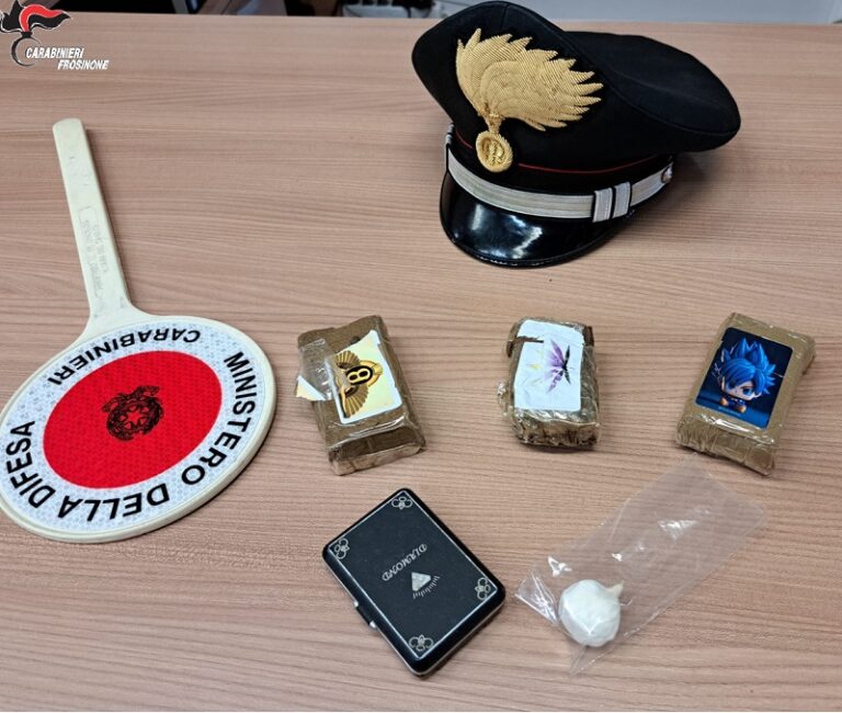 Trovato in possesso di diversi tipi di sostanza stupefacente: arrestato