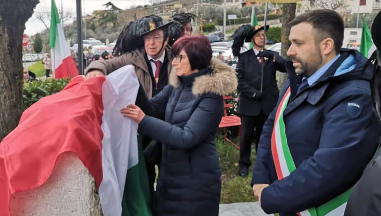 Fumone, ventennale della sezione bersaglieri: il sindaco Campoli inaugura il monumento
