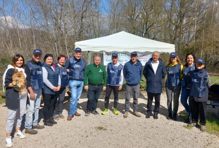 Lago di Canterno, un successo la Giornata Ecologica di Fare Verde: raccolti quintali di rifiuti di ogni tipo