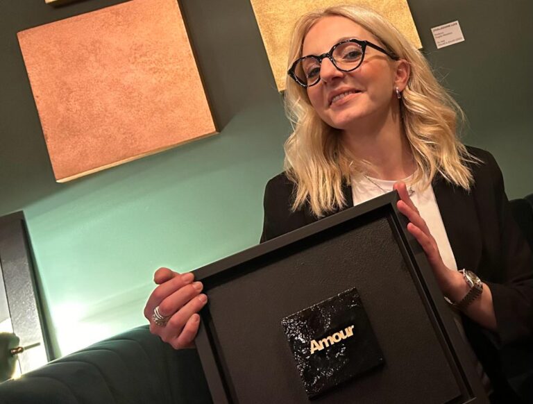 Alatri, mostra “Di Veritas e Di Vanitas”: Michela Fanfarillo fa il pieno al vernissage con la sua arte piena di emozioni