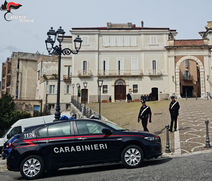 Atina, molesta l’ex andando a bussare a casa sua e aggredisce i carabinieri: giovane arrestato