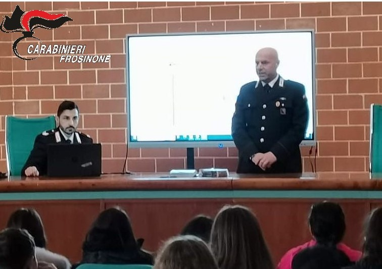 I carabinieri incontrano gli alunni di Morolo per parlare di bullismo e violenza di genere