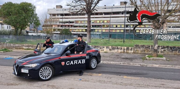 Tenta la fuga dopo che non si ferma all’alt dei carabinieri: nei guai un 31enne