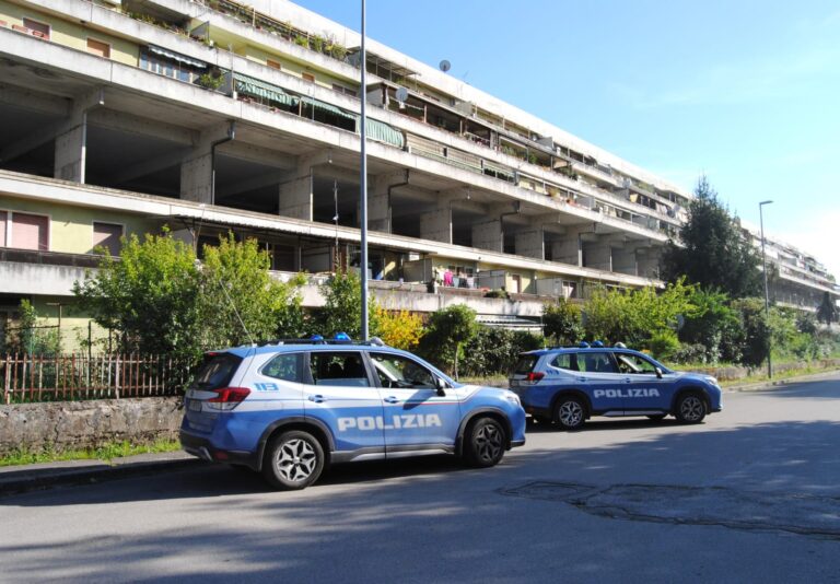 Frosinone città blindata: 100 agenti impiegati, 4 sgomberi di case Ater, trovata droga, denunce e stretta sui locali