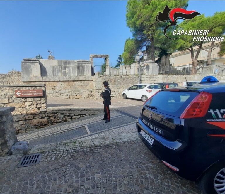 Trovato con un’arma e della droga in casa: arrestato