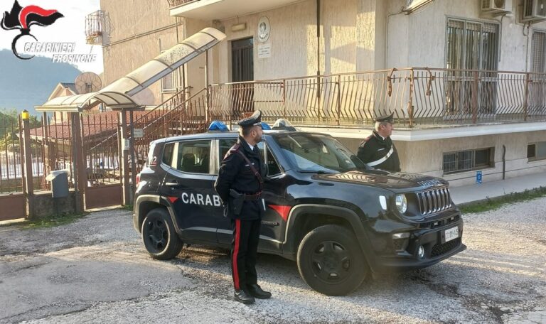 Sorpreso mentre cede droga ad un minore: nei guai un 19enne