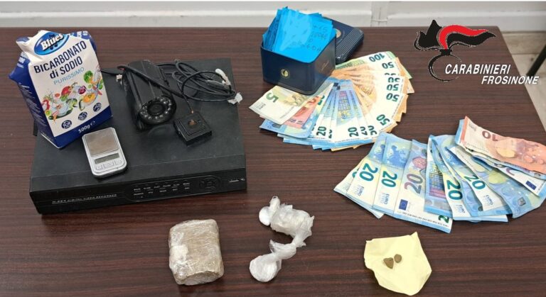 Frosinone – Trovato con oltre 70 grammi di droga in casa: arrestato