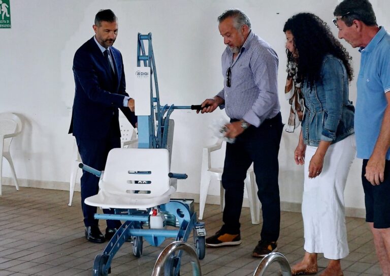Roccasecca- Un sollevatore elettrico per far utilizzare a tutti la piscina
