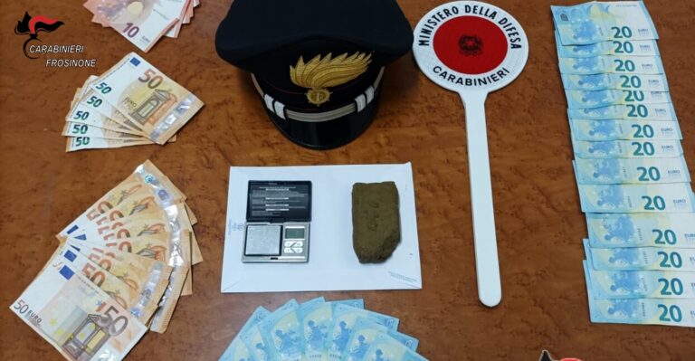 Veroli – Giovane si innervosisce all’alt dei carabinieri: nell’auto aveva panetti di hashish. Arresto e obbligo di firma