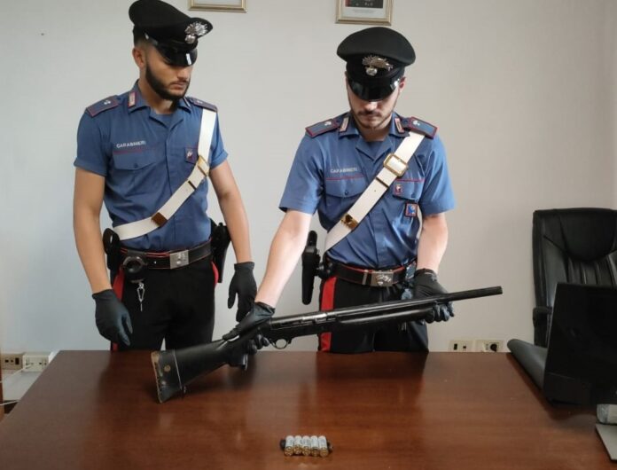 COLLEFERRO - Il fucile rinvenuto dai Carabinieri (1)