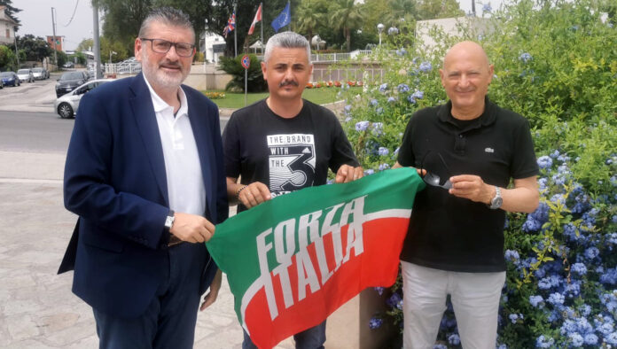 Politica – L'assessore comunale Rocco Simonelli aderisce a Forza Italia - SITO