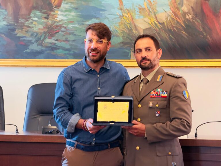 Sora, donna salvata da suicidio: premiato il militare “eroe”. La motivazione dell’encomio