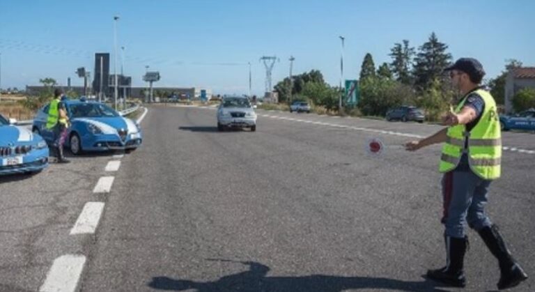 Traffico in aumento e per il fine settimana sarà “bollino nero”: gli scenari e i consigli della Polizia