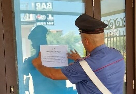 I carabinieri chiudono un bar frequentato da pregiudicati