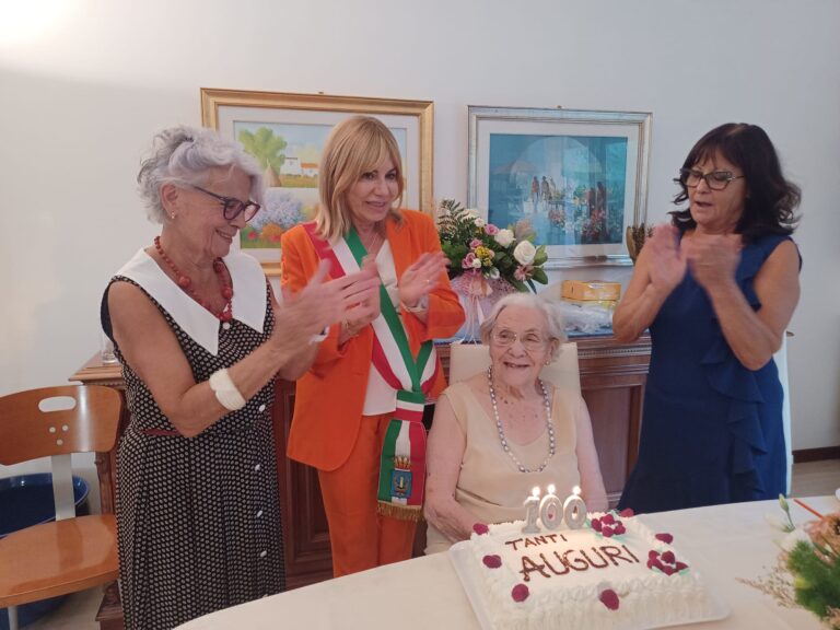 Nonna Maria compie 100 anni: festa grande a Latina per la donna nata a Filettino. Conobbe anche l’eroe Salvo D’Acquisto