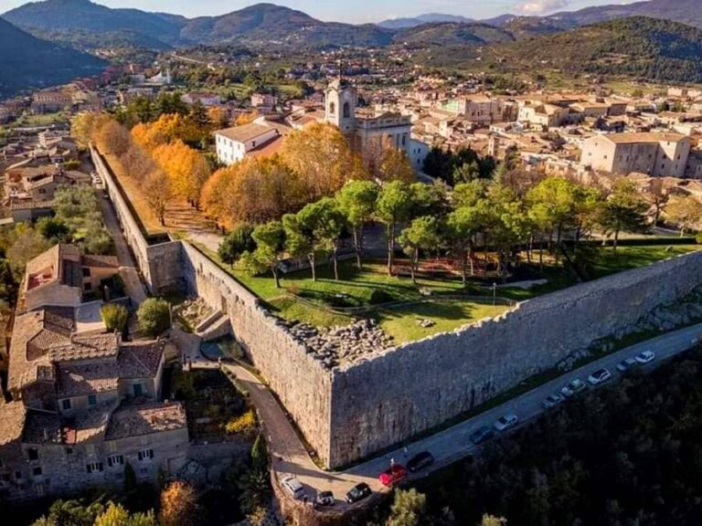 Alatri, lancio di sassi dall’Acropoli nella notte: identificati e denunciati tre minori del posto