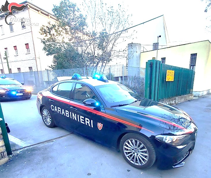 Cassino, donna in “codice rosso”: l’ex rompe il braccialetto elettronico e la insegue: fermato e portato ai “domiciliari”
