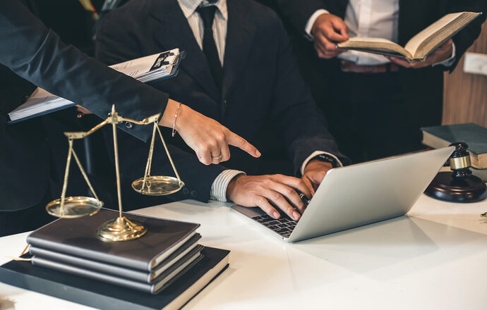 Quando un avvocato deve risarcire il cliente: cosa dice la legge