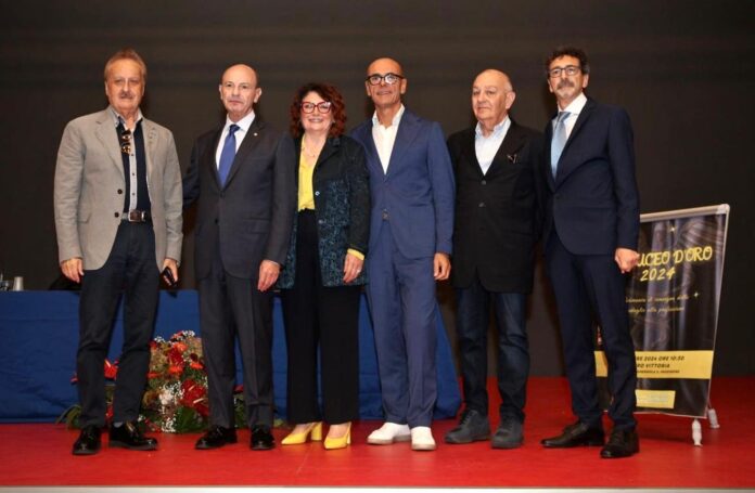 cerimonia caduceo - Dr Giovanni Querqui, Dr Riccardo Mastrangeli - Presidente dell’Ordine -, Drssa Maria Antonietta Mirabella, Dr Fulvio Ferrante, Dr Adolfo Giacomo Simonelli, Dr Maurizio Fanelli