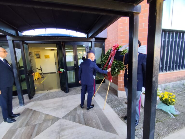 Frosinone – Nel giorno dedicato al ricordo dei defunti, la Polizia di Stato ha ricordato i suoi Caduti