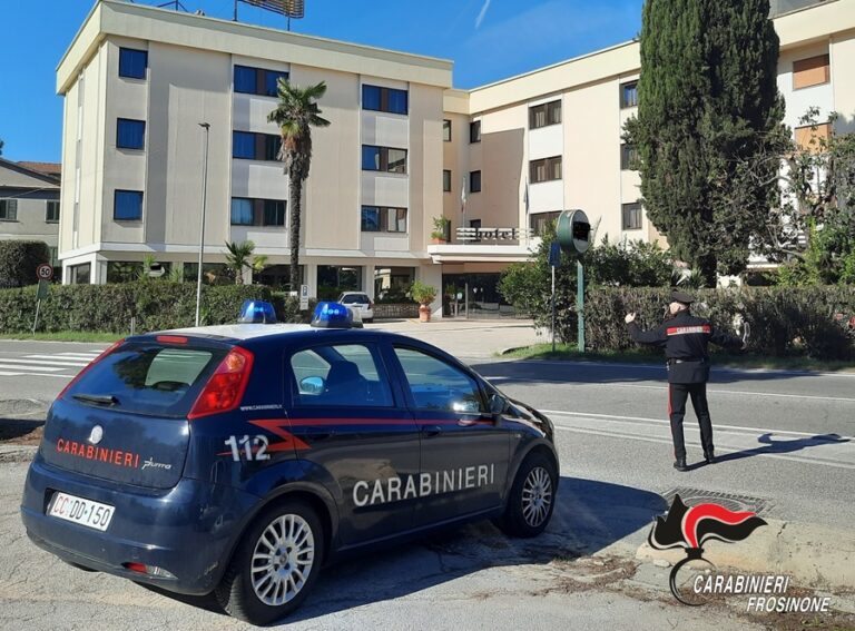 Alatri, armato di coltello rapina un giovane e si fa consegnare 7.500 euro: 34enne arrestato