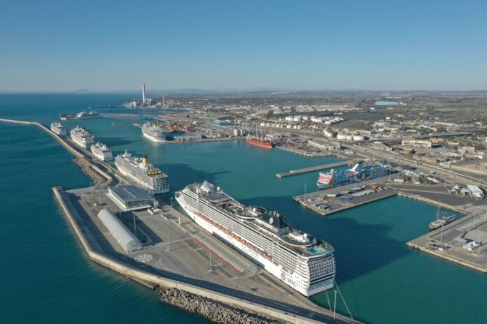 Navi-da-crociera-nel-porto-di-Civitavecchia Navi da crociera nel porto di Civitavecchia