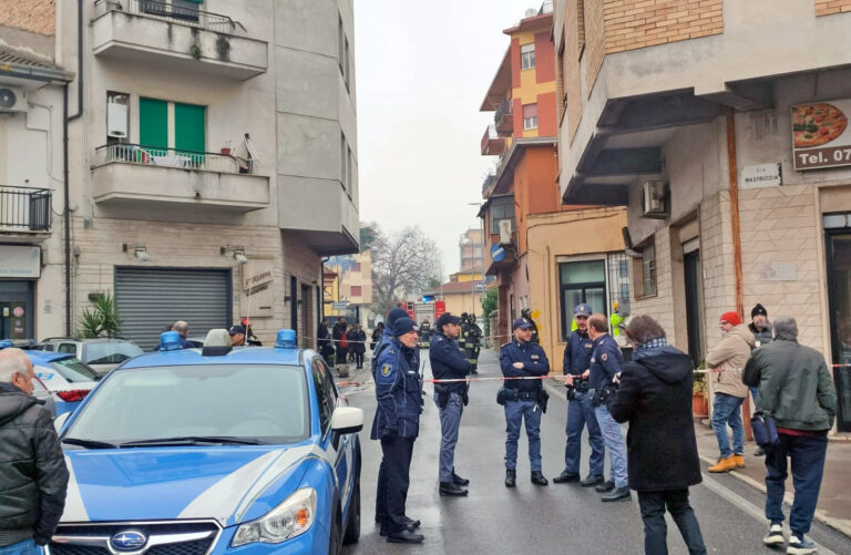ALLARME BOMBA FROSINONE VIA MASTRUCCIA POLIZIA